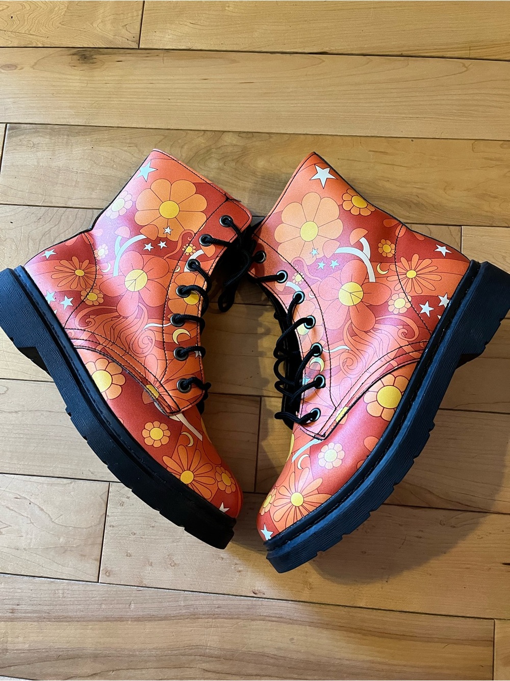 offbeat Sweetie Molly's Orange Retro Daisies Boots lace up combat size 10 - Picture 2 of 7